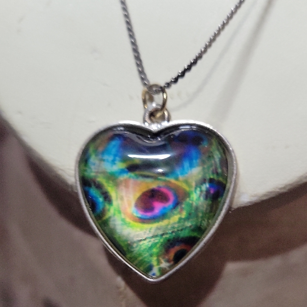 Heart-Shaped Peacock Pendant Necklace 18"